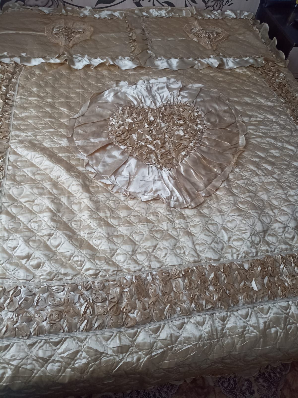 Продам покрывало на 2х спальную кровать
