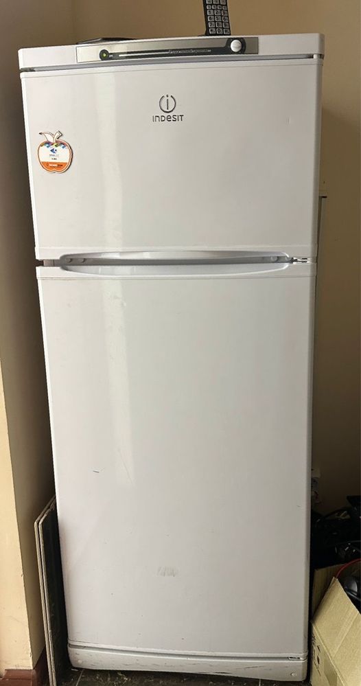 Продаётся холодильник INDESIT