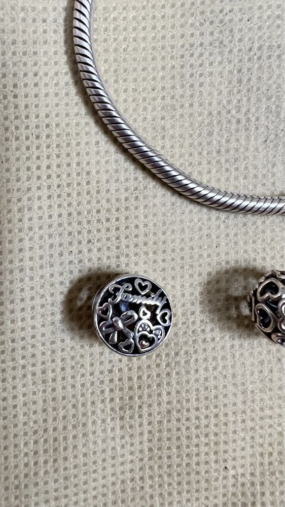 продам оригинал браслет и шармы PANDORA