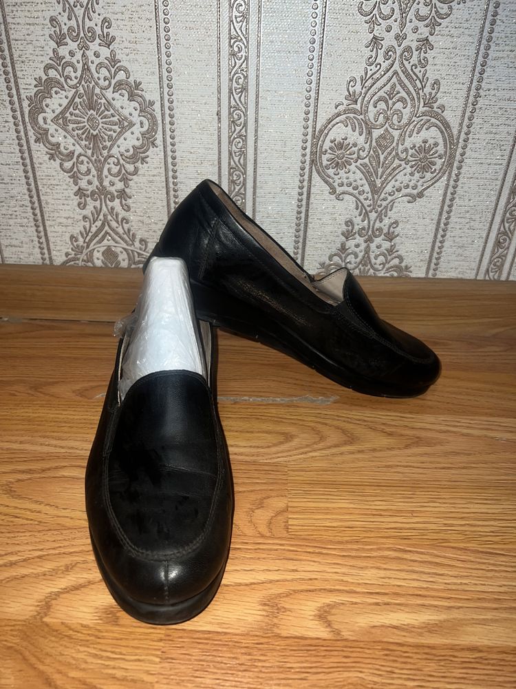 Продам туфли 42размера