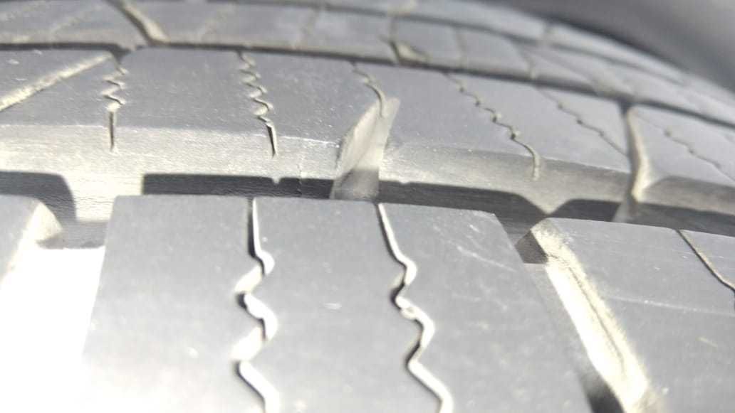 Продам комплект летней резины CONTINENTAL 215/65/R16