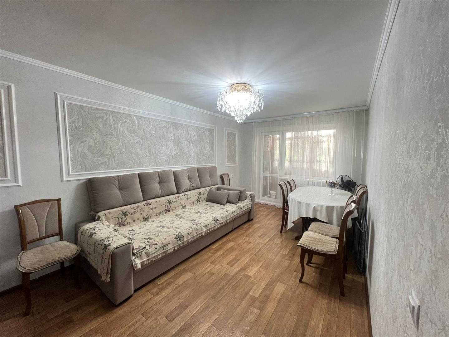 3 комн по пр. Республики 28, 3/5 этаж с ремонтом и мебелью!