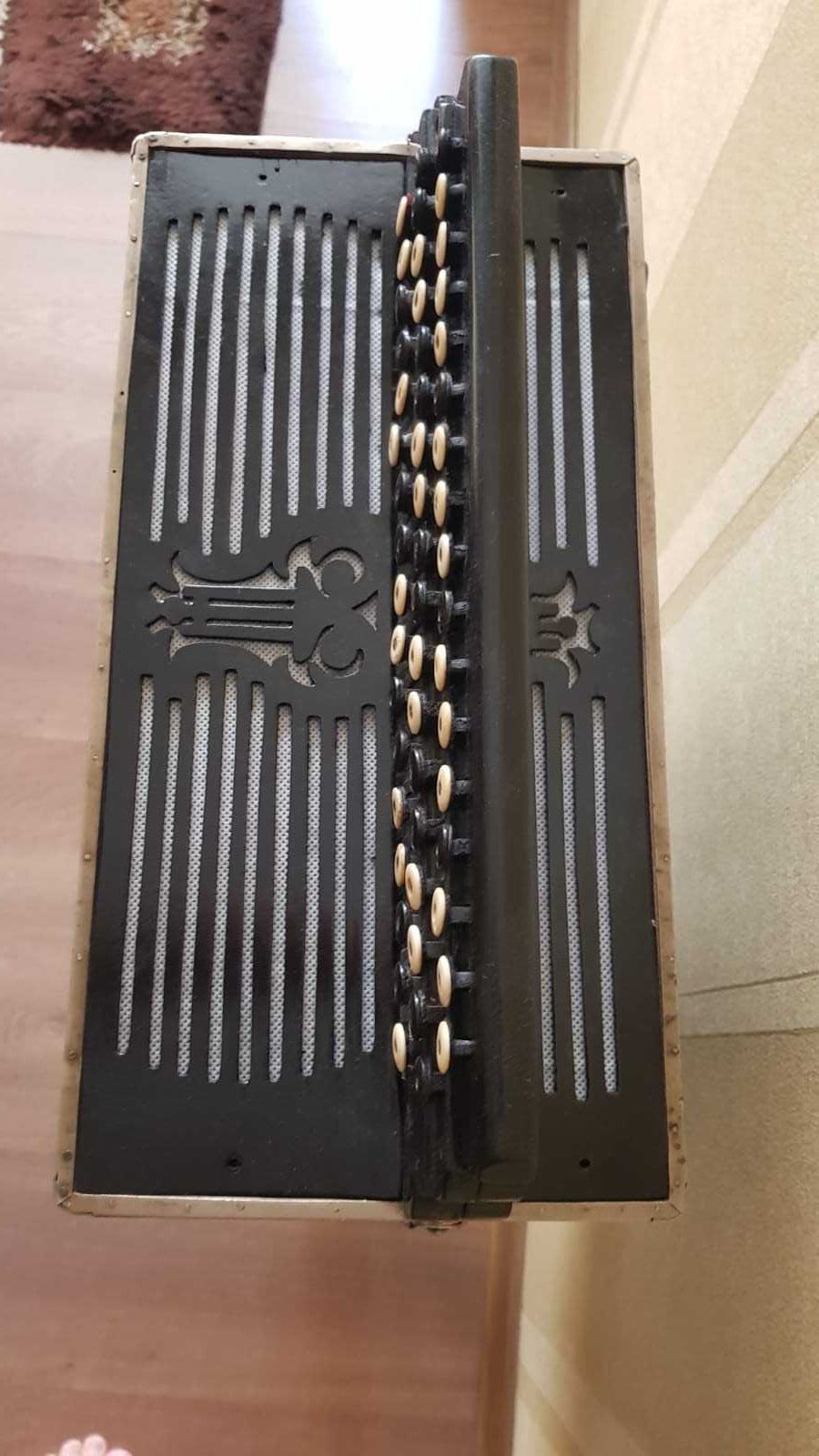 продам баян  цельно планочный