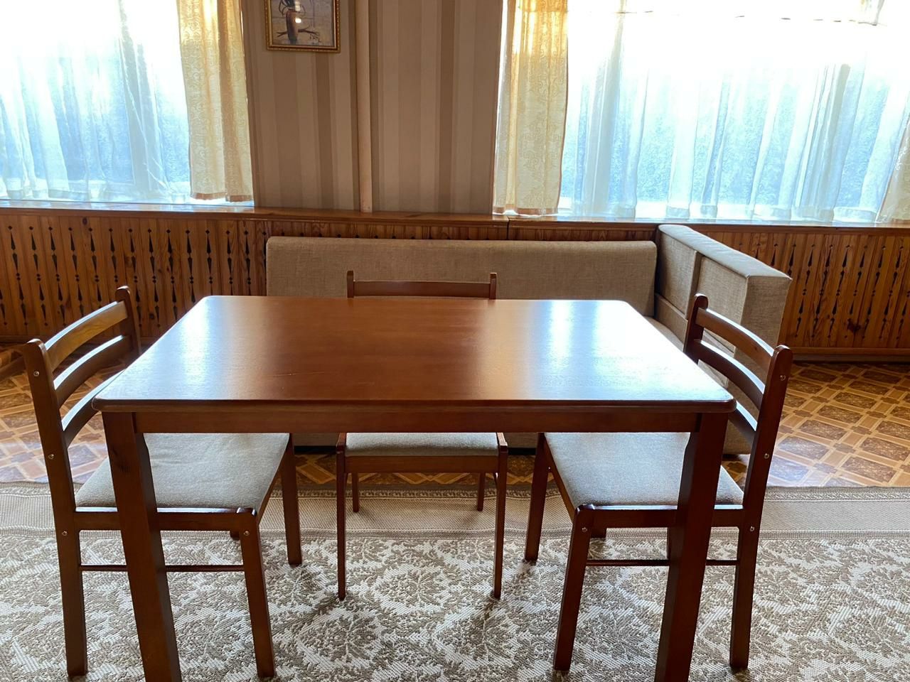 Кожанный диван честер, стол и стулья