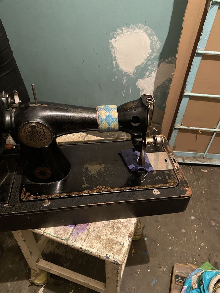 Продам швейную машинку