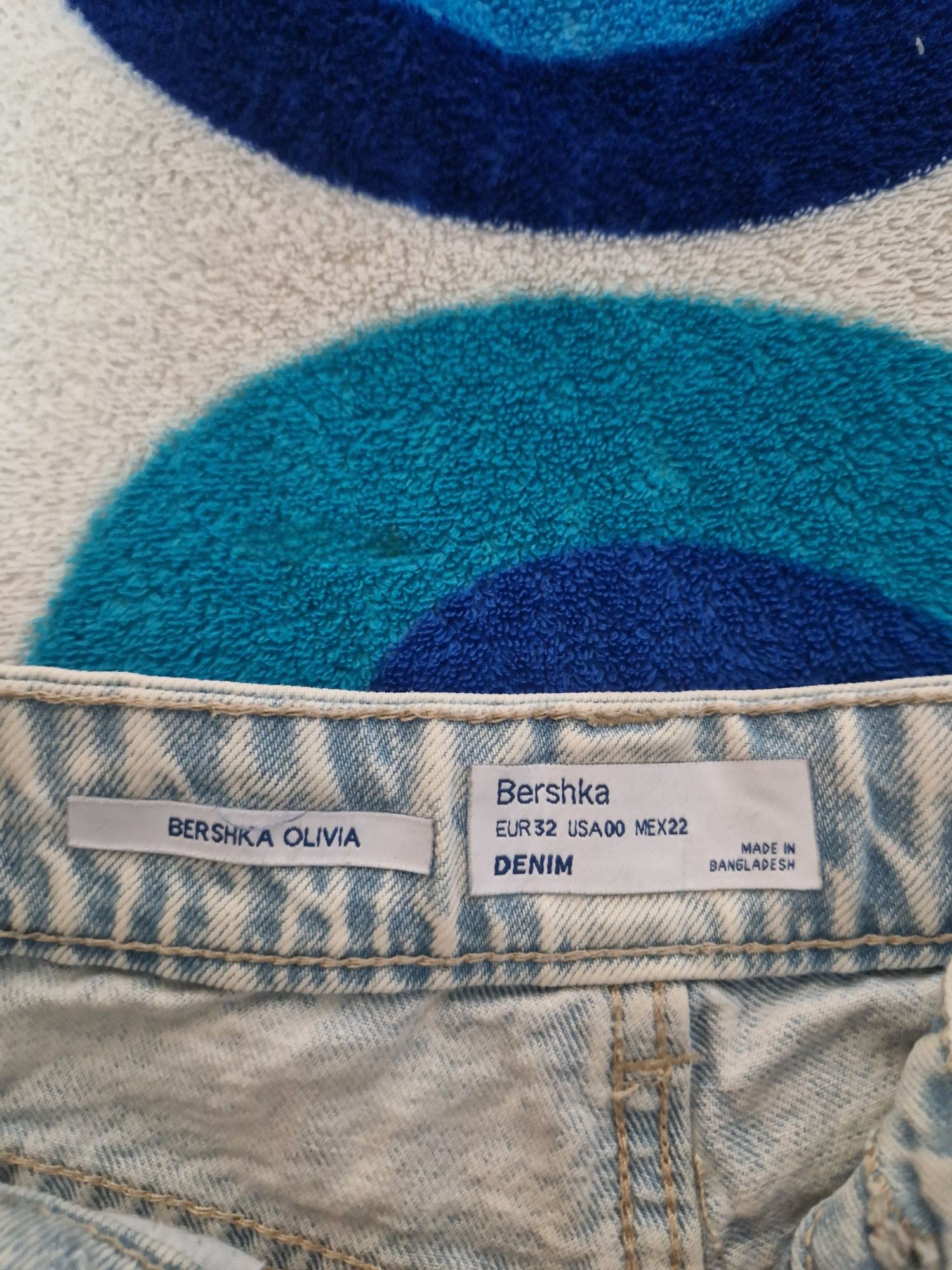 Джинсы Bershka 32р