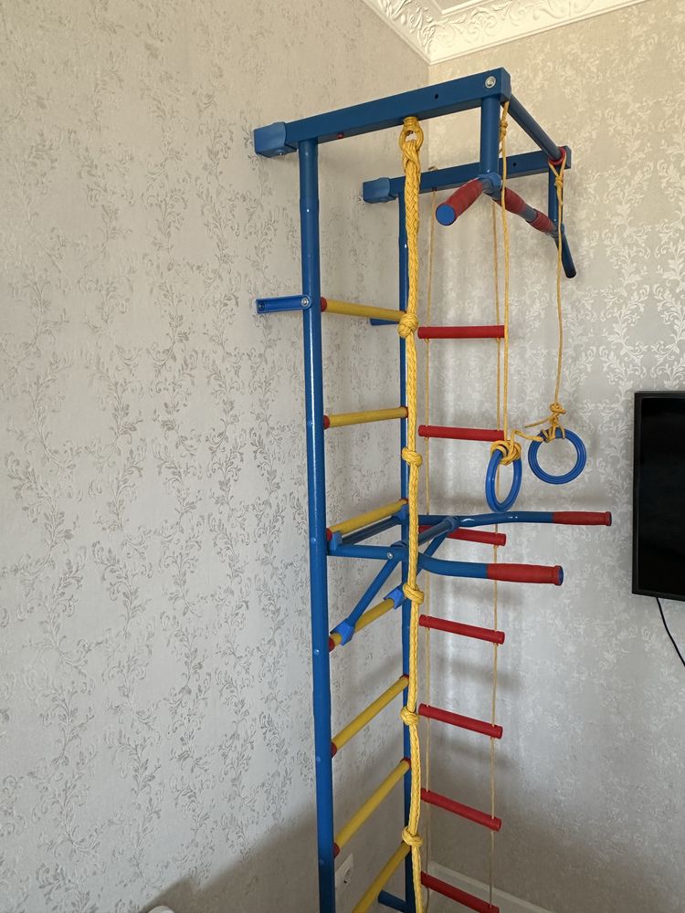 Продам детскую спортивную стенку
