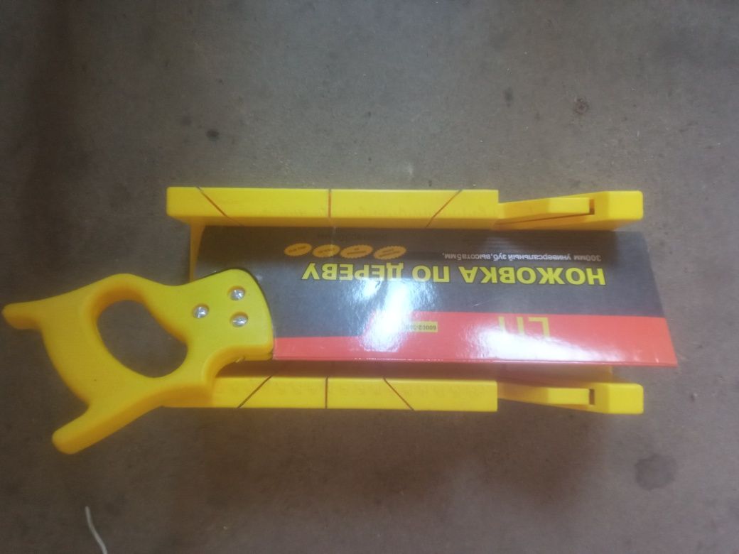 Ножовка по дереву в отличном состояний