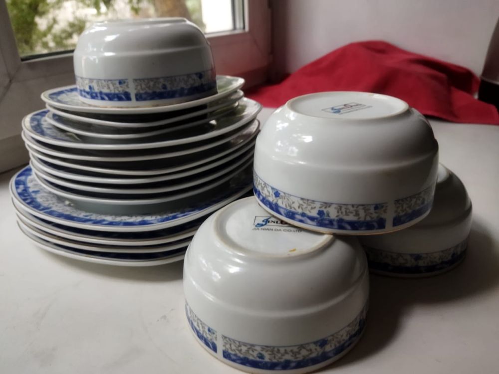 Продам тарелки и фирменные ножи и др.