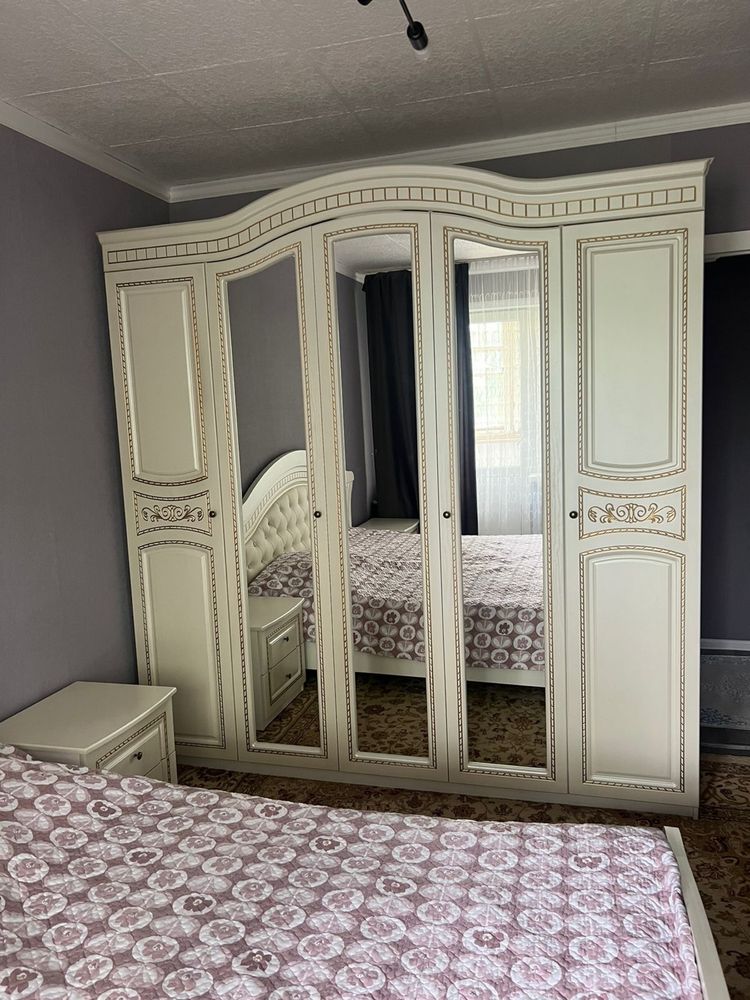 Продам спальный гарнитур
