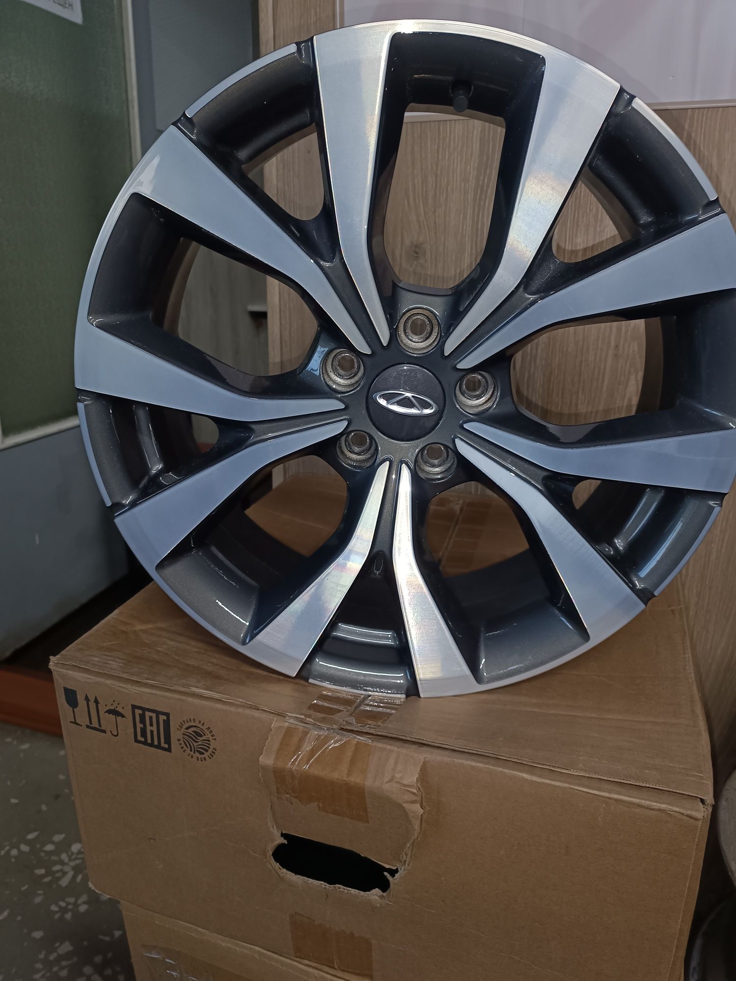 Продам комплект дисков R18 Chery r18