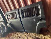 Двери передние и задние, крышка багажника на HUMMER H3