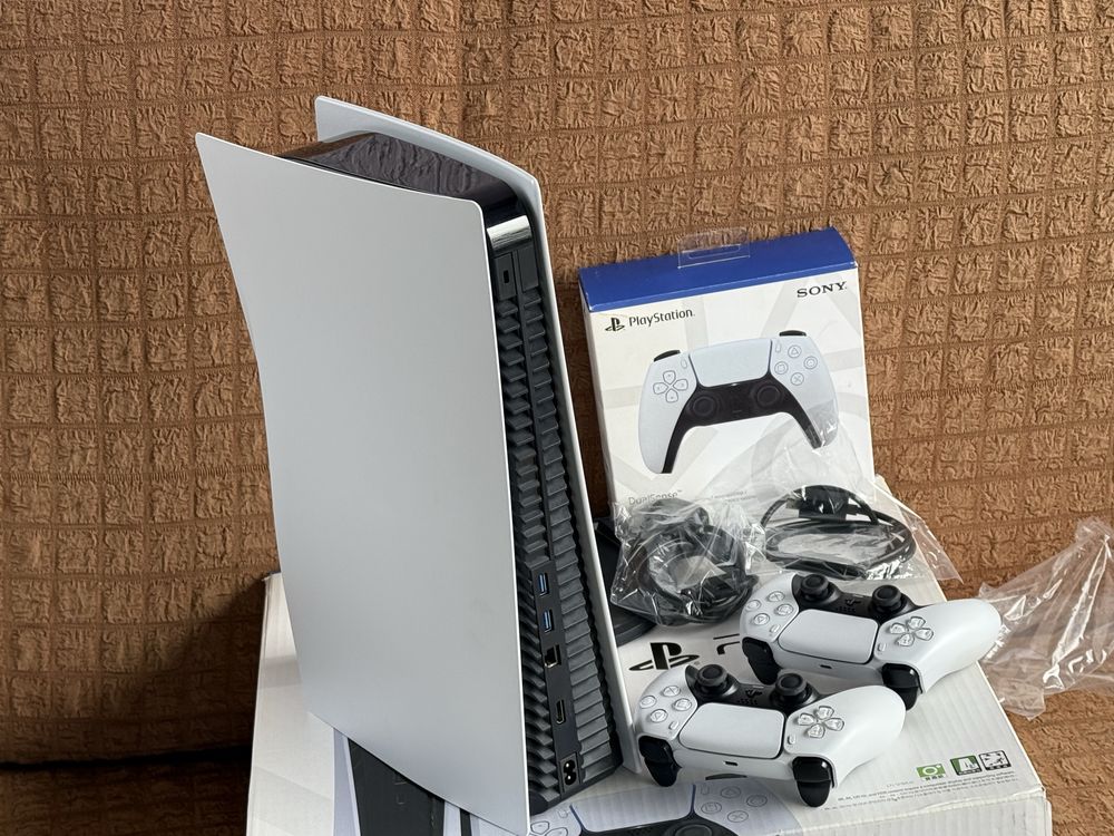 Новый Sony PlayStation 5 включали 2 раза один джойстик,коробка Ps 5