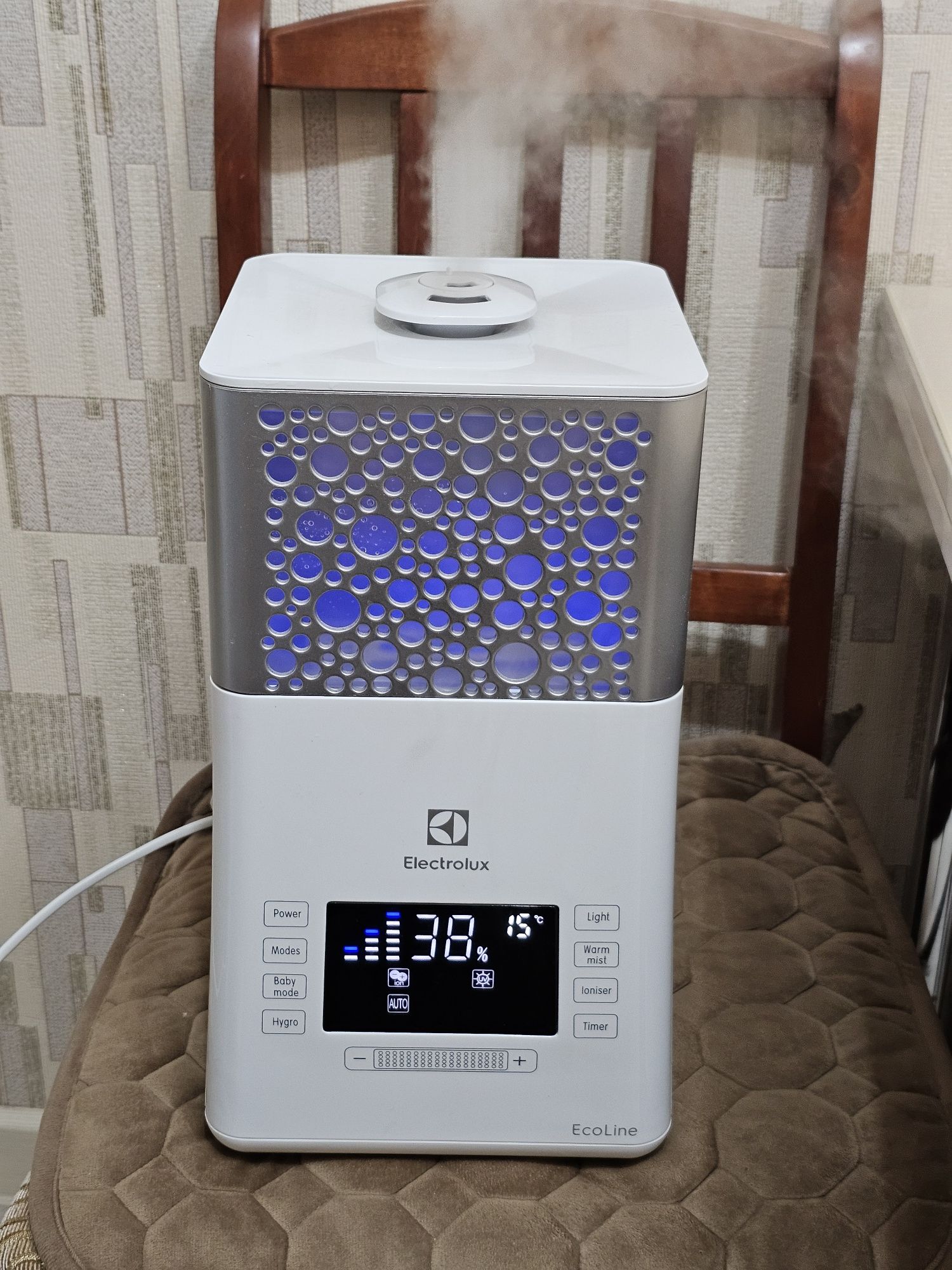 Увлажнитель воздуха Electrolux EHU-3715D