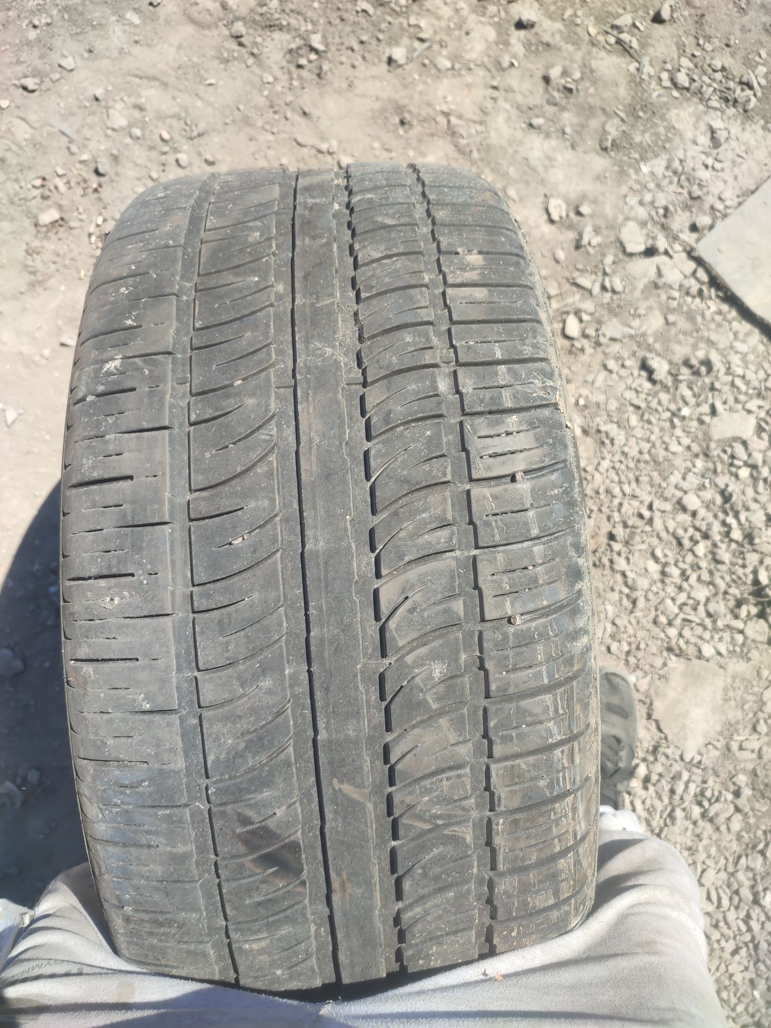 Шина безкамерка размер 295/40 R22