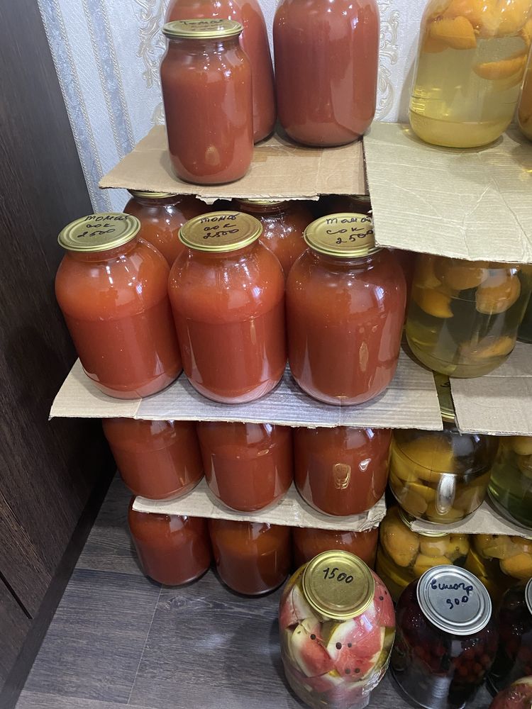 соленья (огурцы,помидоры,салаты,компоты,варенья)