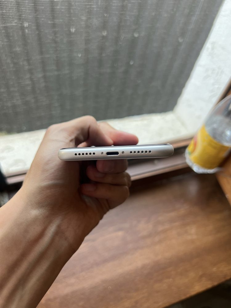 iPhone XR 128gb в идеальном состоянии