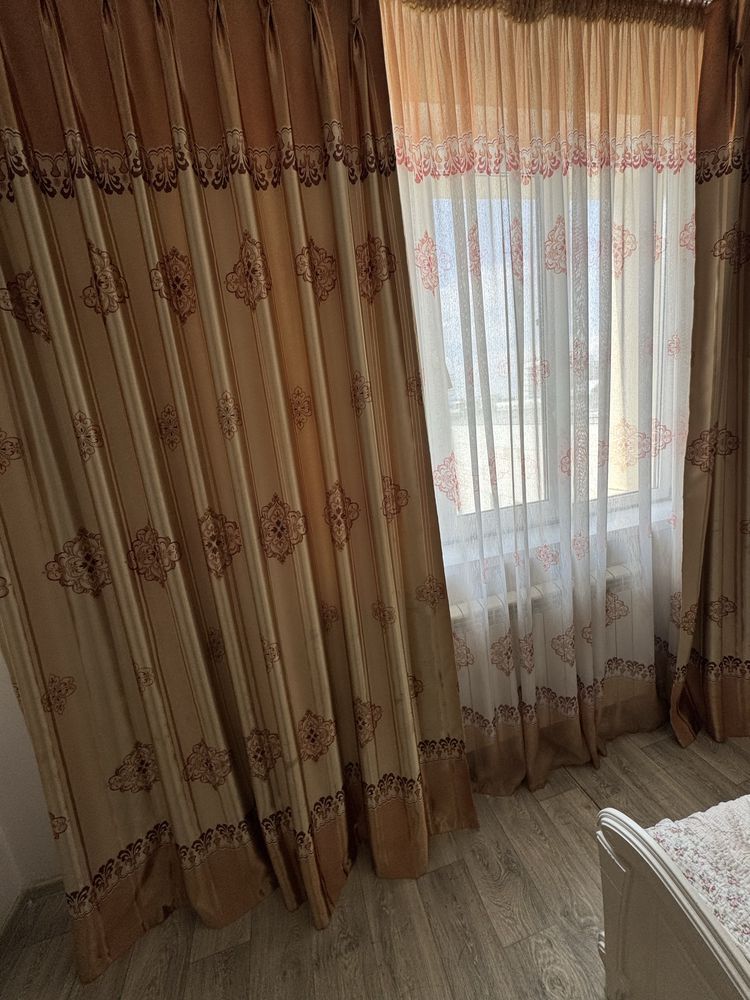 Шторы золотистого цвета