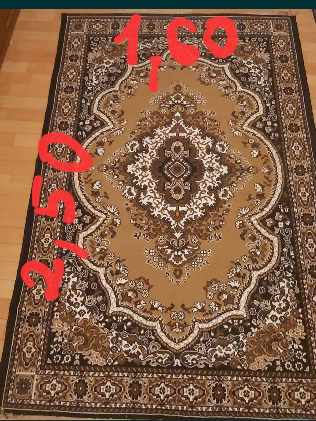Ковры чистые 5 штук имеется на топчан можно взять