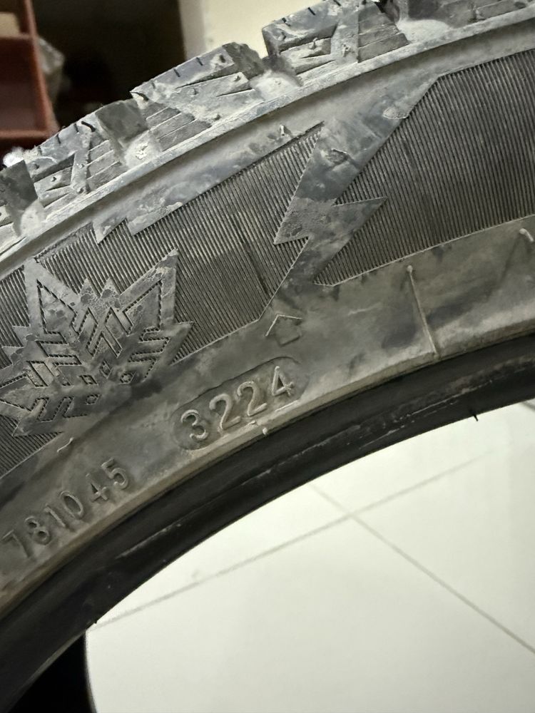 Шины 245/45/20 зима, шипы, клмплект как новые r20