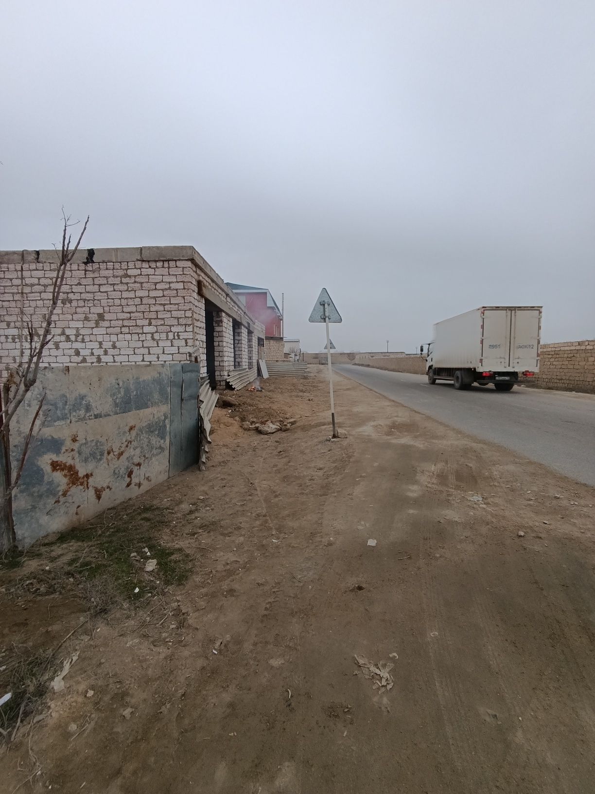 Продаётся продукт магазин, 8 времянок, 4 бокса на зем участке 10 сот.