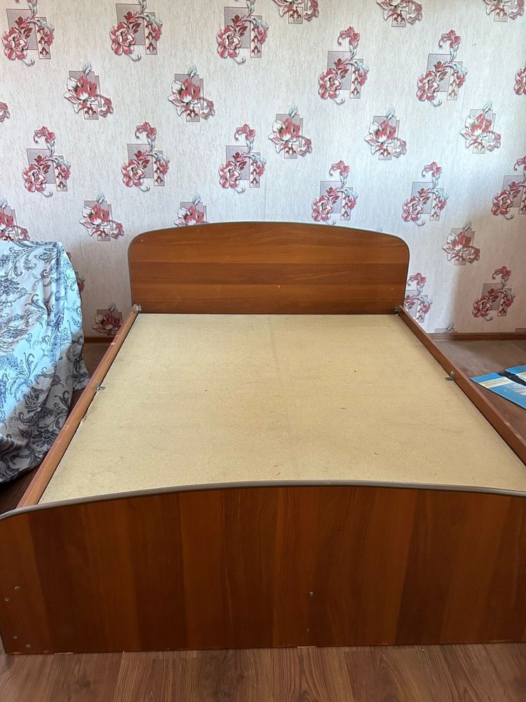 Продам -кровать спальную с матрасом