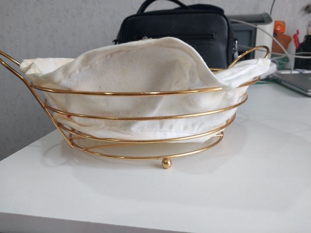 Продам хлебницу и фруктовницу