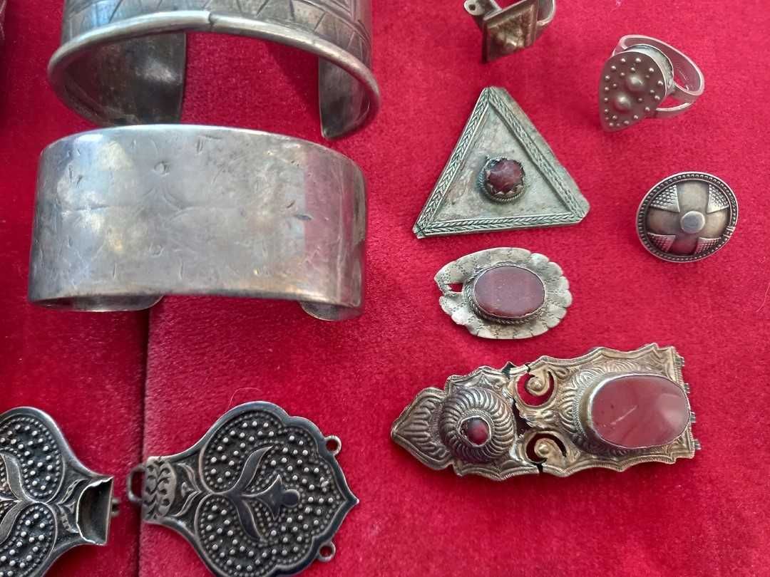 продам коллекцию антикварных национальных украшений. серебро. звоните.