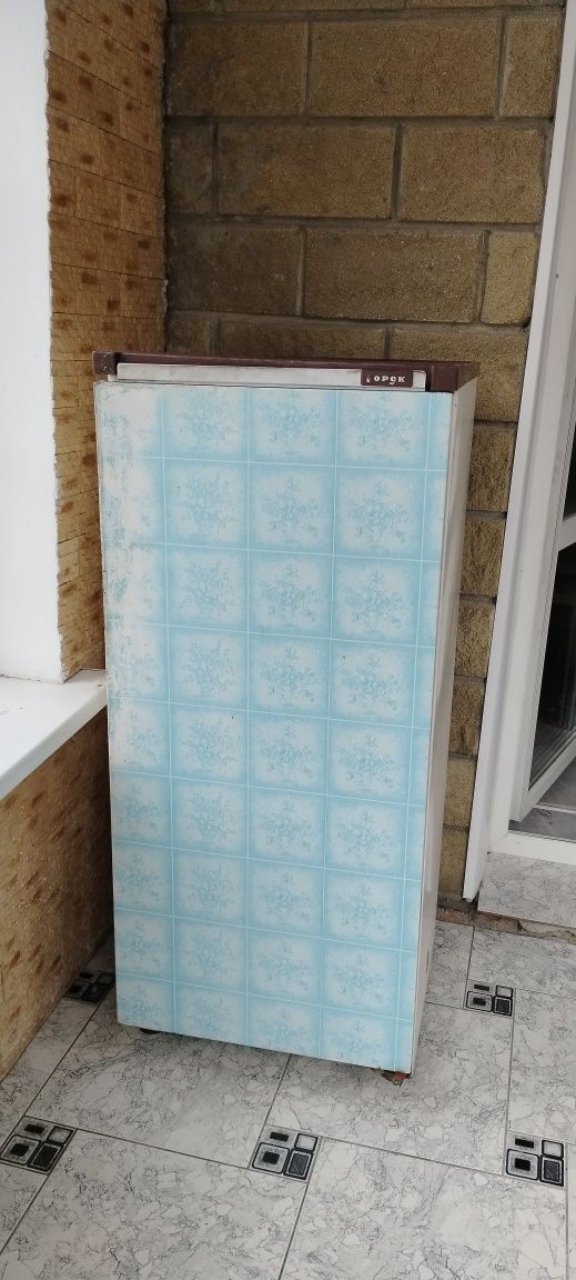 Холодильник б/у.