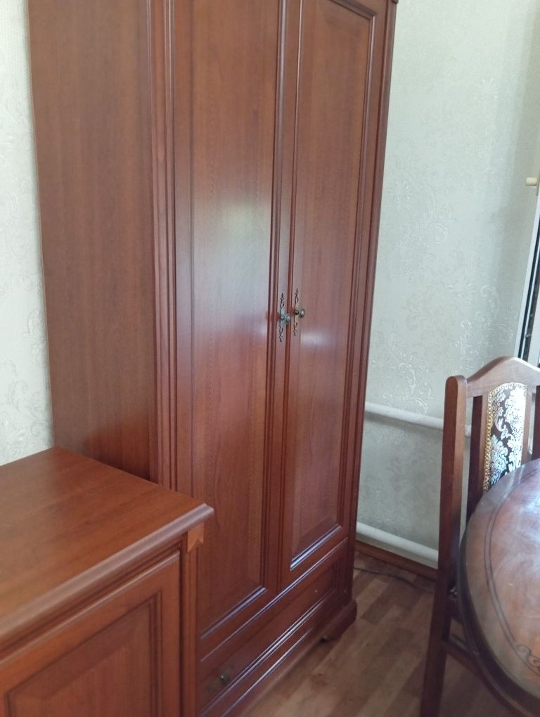 Срочно продам гарнитур для зала