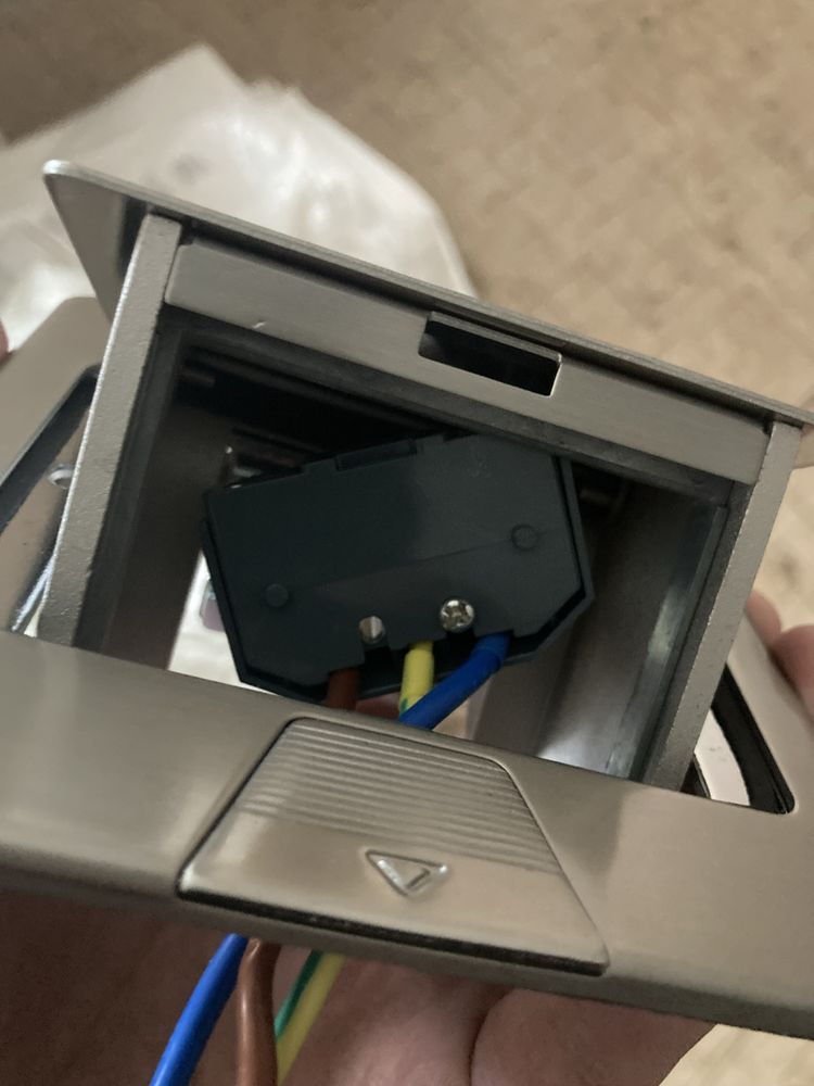 Напольный люк для электрических розеток utp, usb