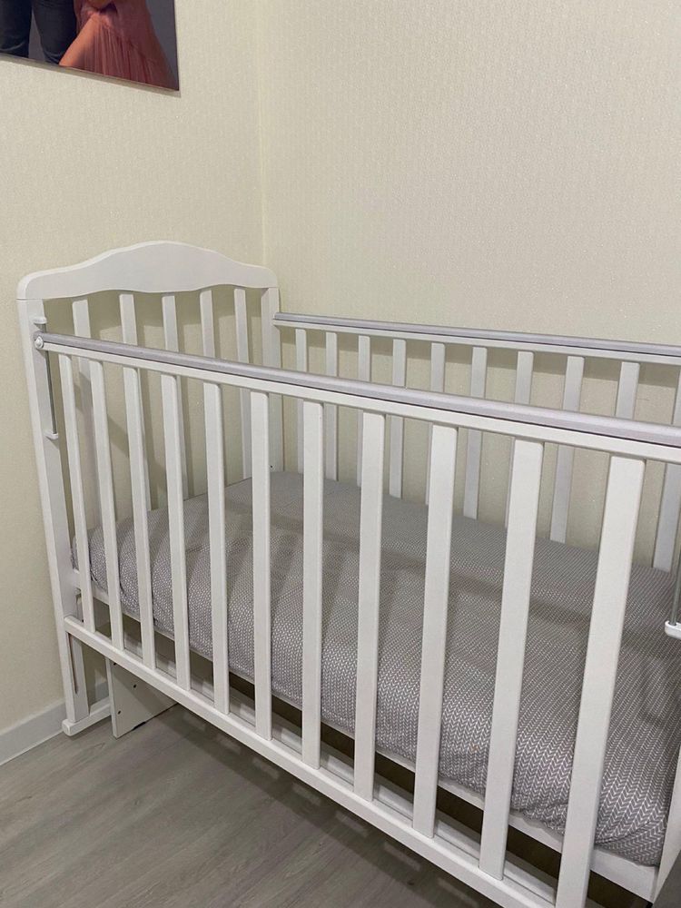 Продам детскую кровать качалку