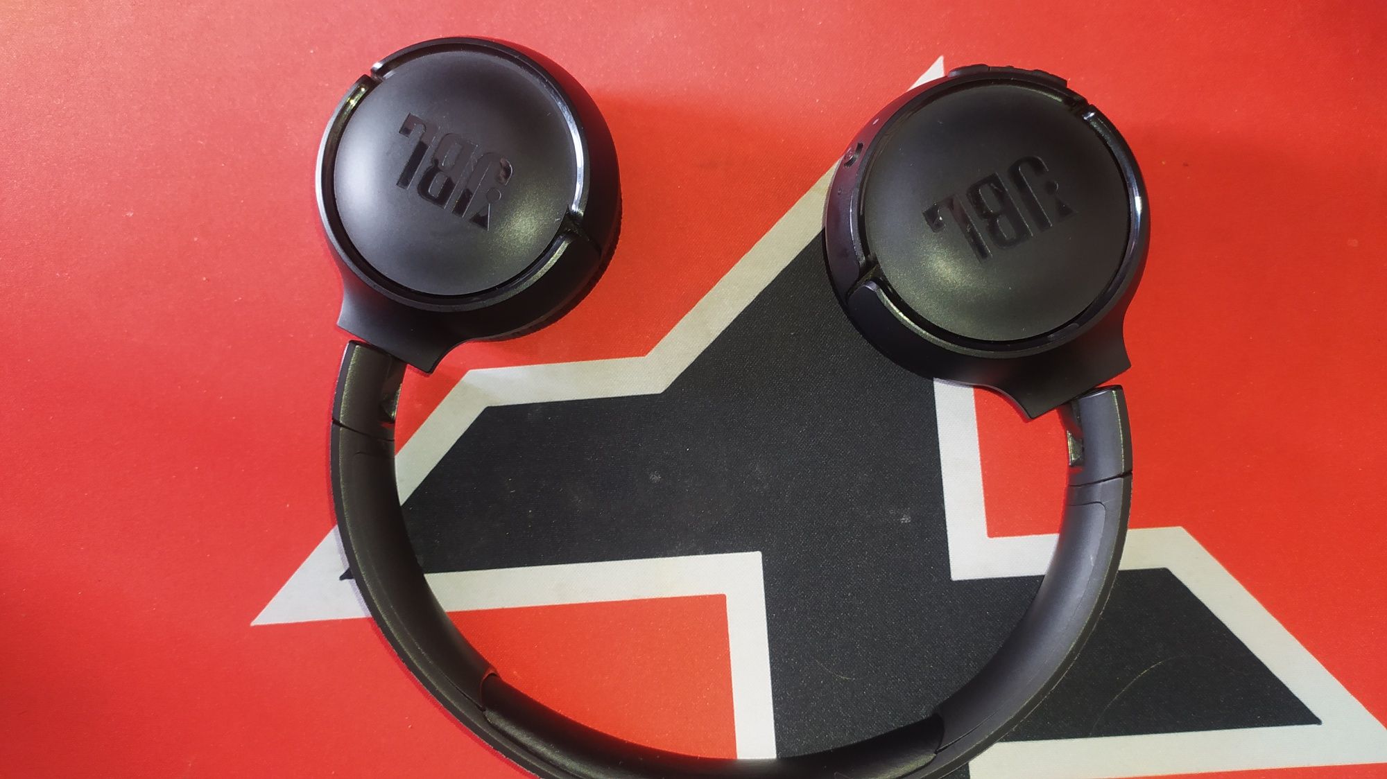 Наушники накландные JBL tune 510 bt в отличном состоянии