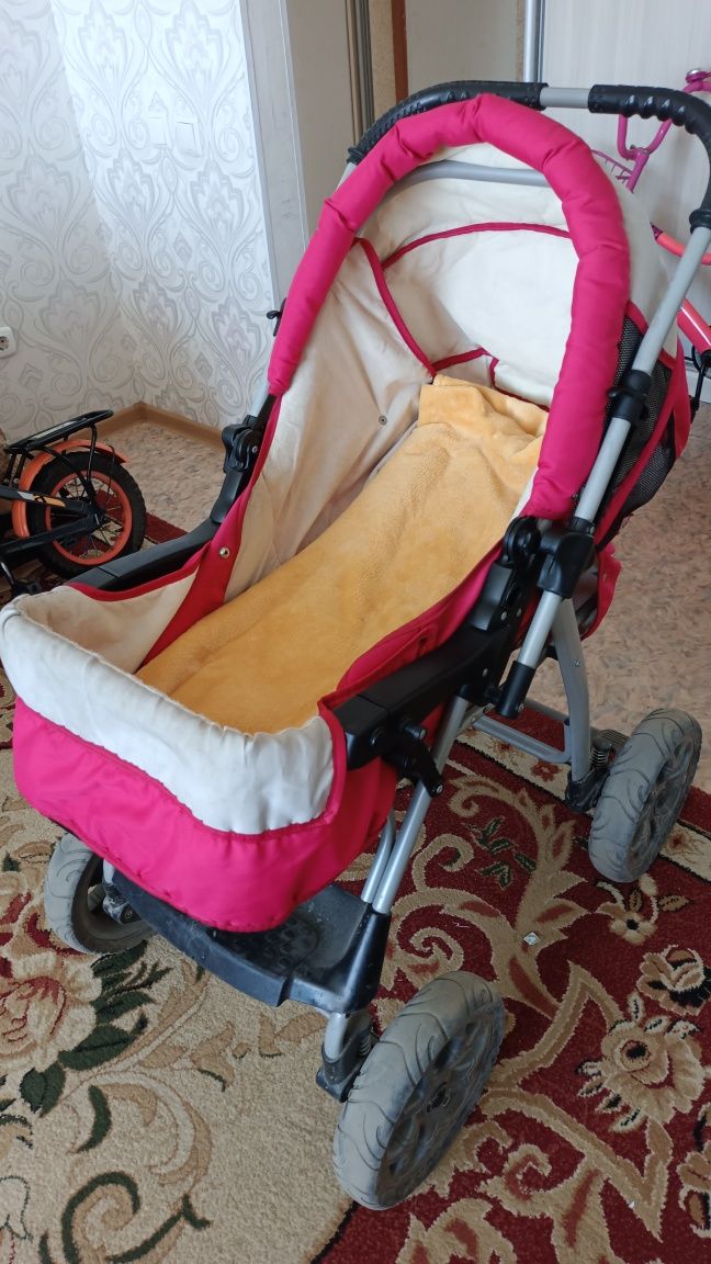 Продам прогулочную коляску
