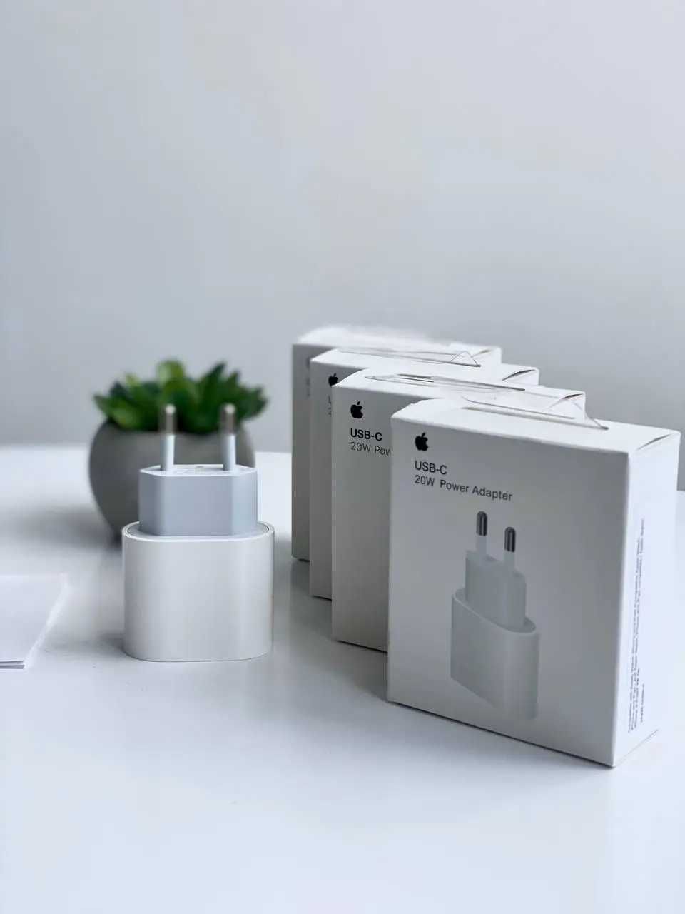 Продаю фирменные зарядки Apple 20W iPhone заряжается очень быстро