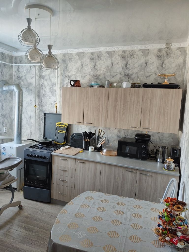Продаётся благоустроенная 4х комнатная квартира.
