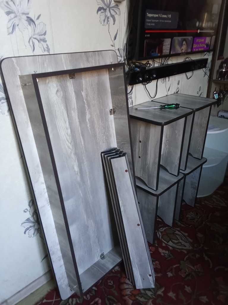 Продам за 32 000 т. комплект из стола и 4 табуреток