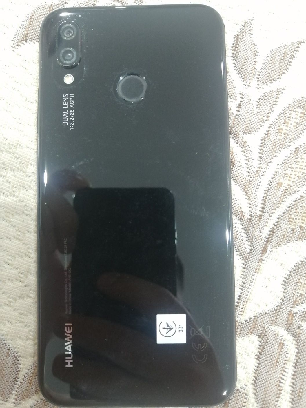 Продаю телефон Huawei P 20 Lite память 4/64 гб в хорошем состоянии