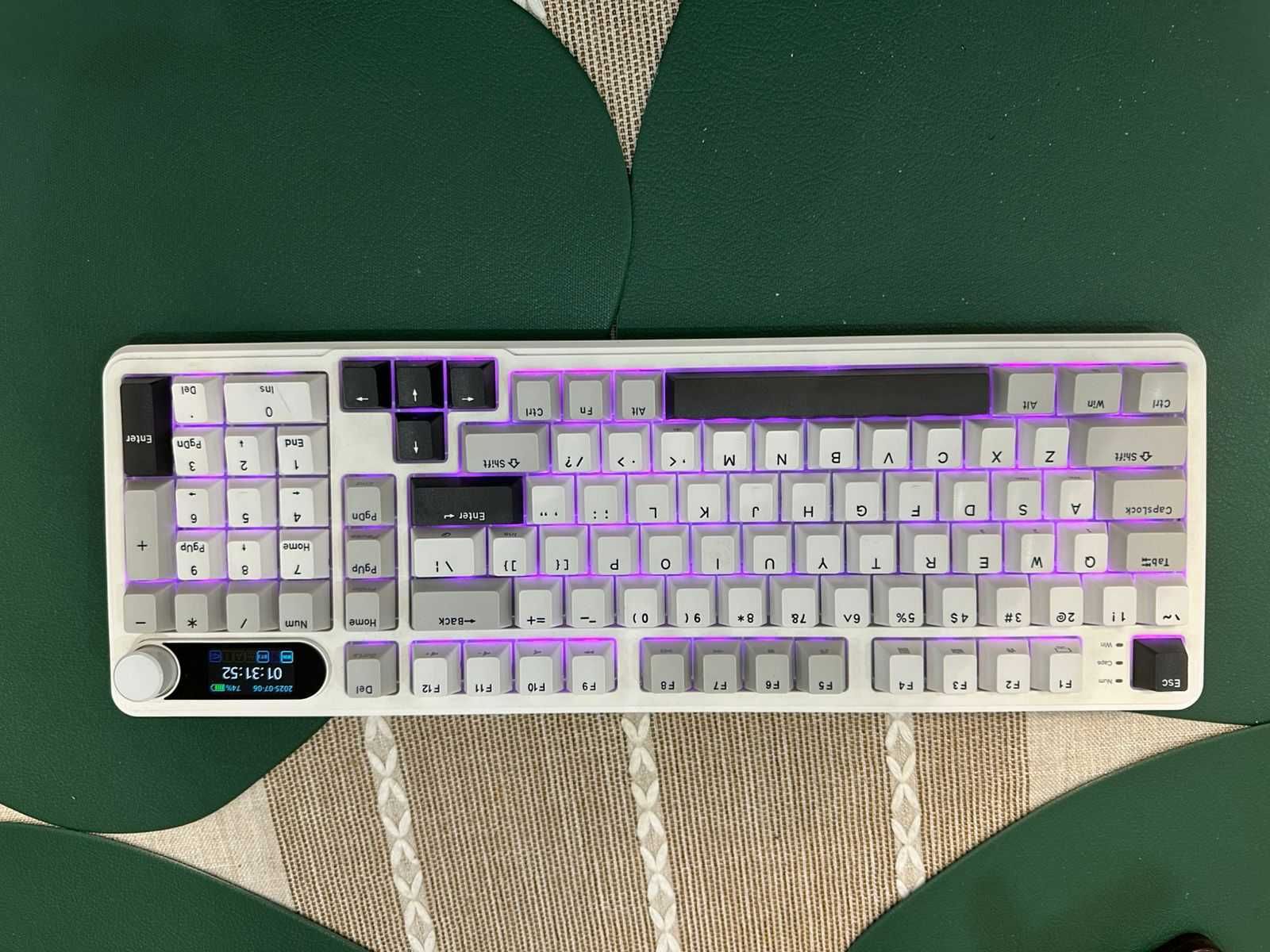 Продам клавиатуру RK R98 с RGB подсветкой