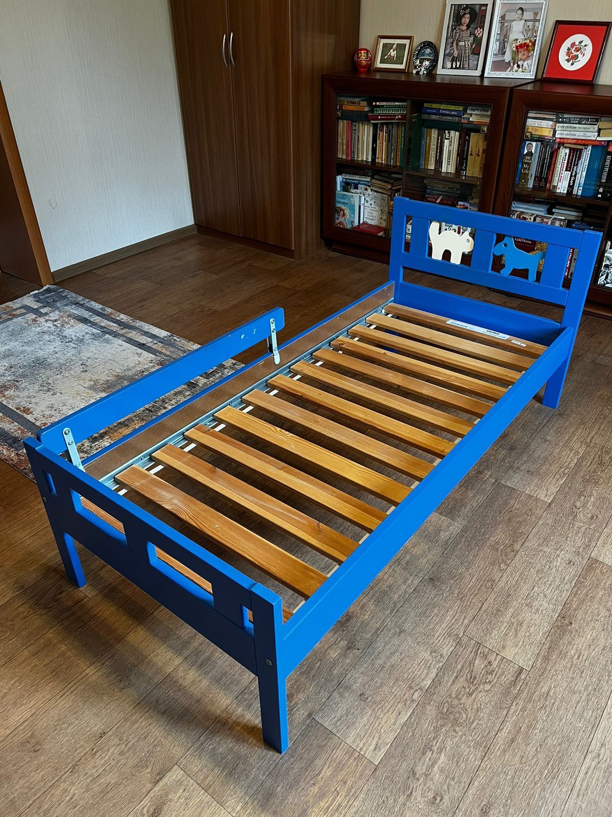Продам подростковую кровать Ikea , размер 165/78 с матрасом и накидкой