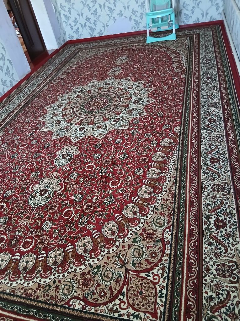 Продам ковер в хорошем состояние
