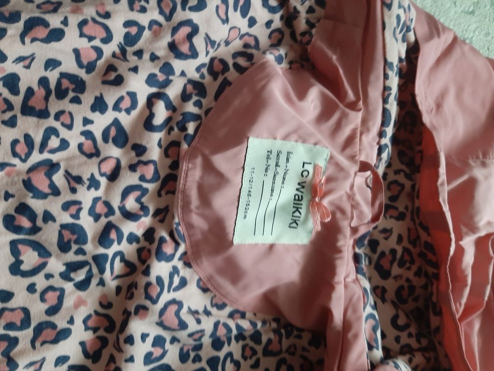 Продам куртку на девочку