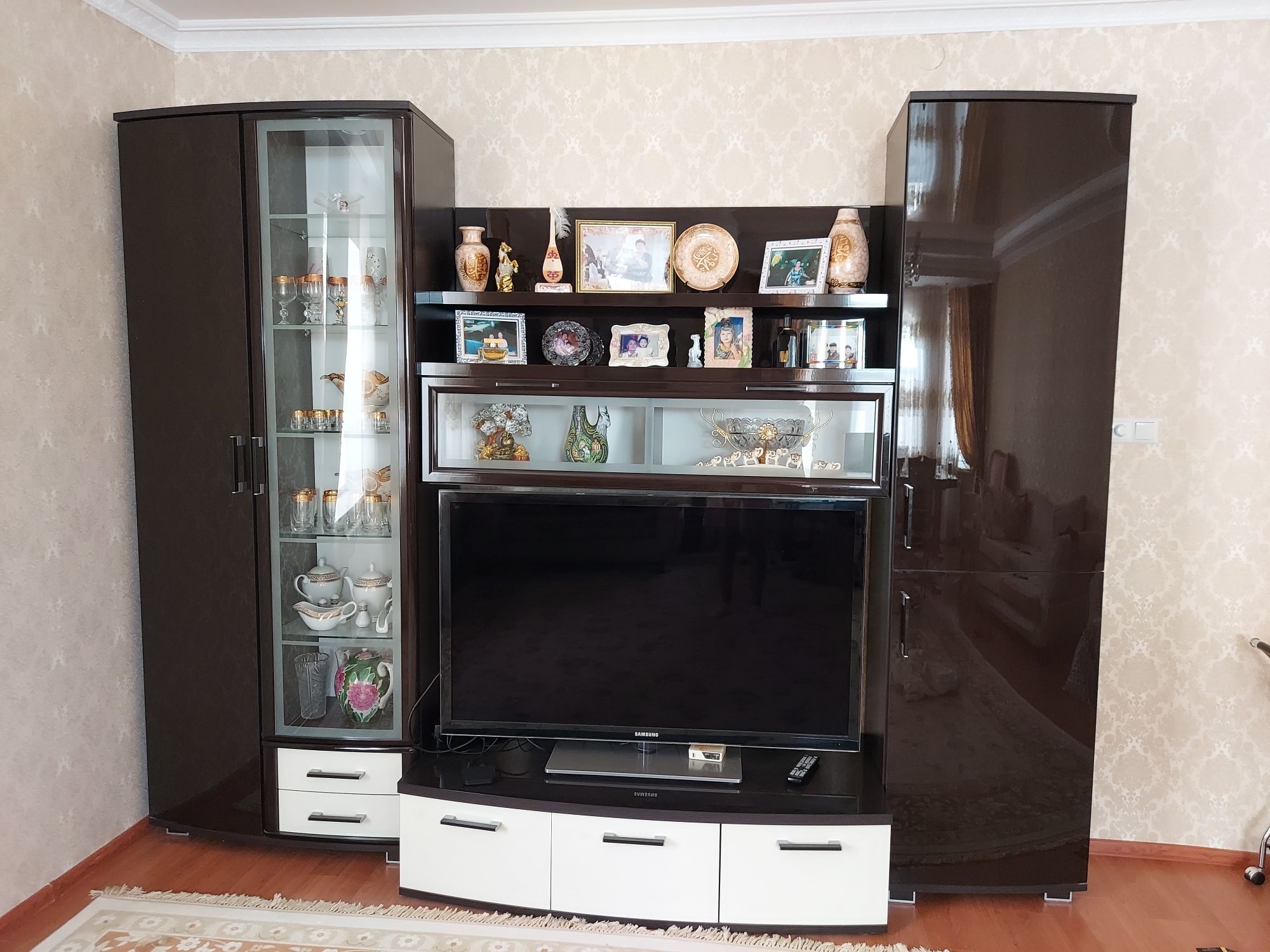 Продается мебель в гостиную б/у в отличном состояний