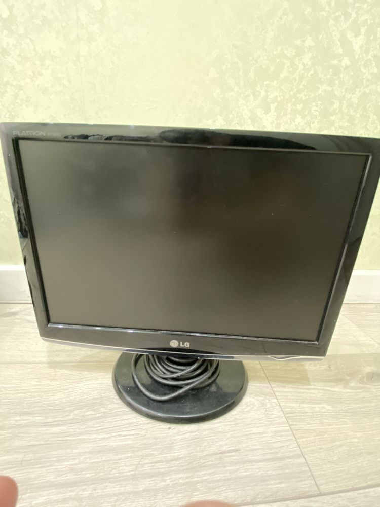 LG Монитор 60Hz 19*