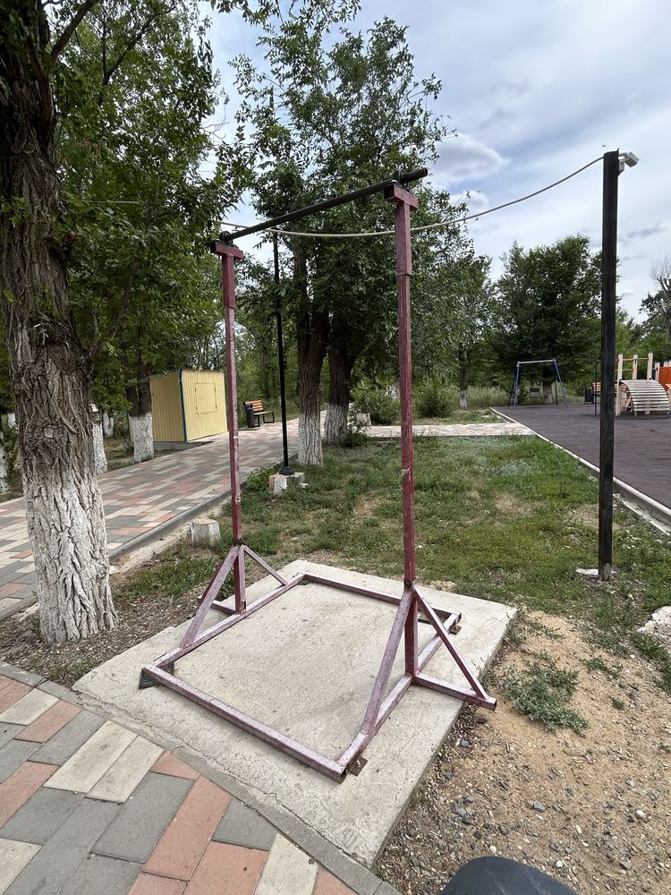 Аттракцион крутящийся Турник,