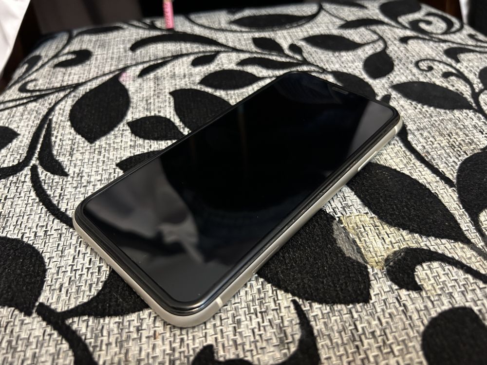 Продадим iPhone 11 128GB White