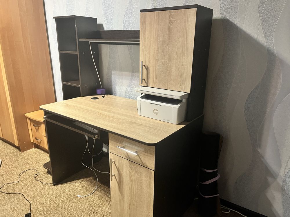 Продам компьютерный стол