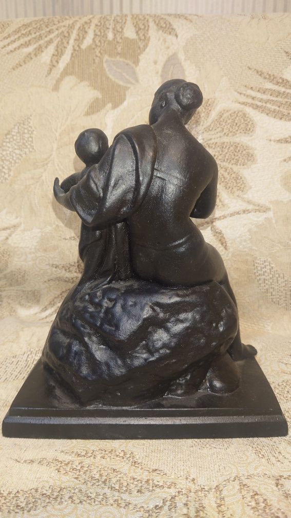Часы Материнство. Чугун. Касли.1964