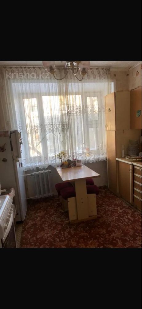 Продам 2х.комнатную квартиру,ценр горда,»обкомовский дом» 63,1 квм 2 э