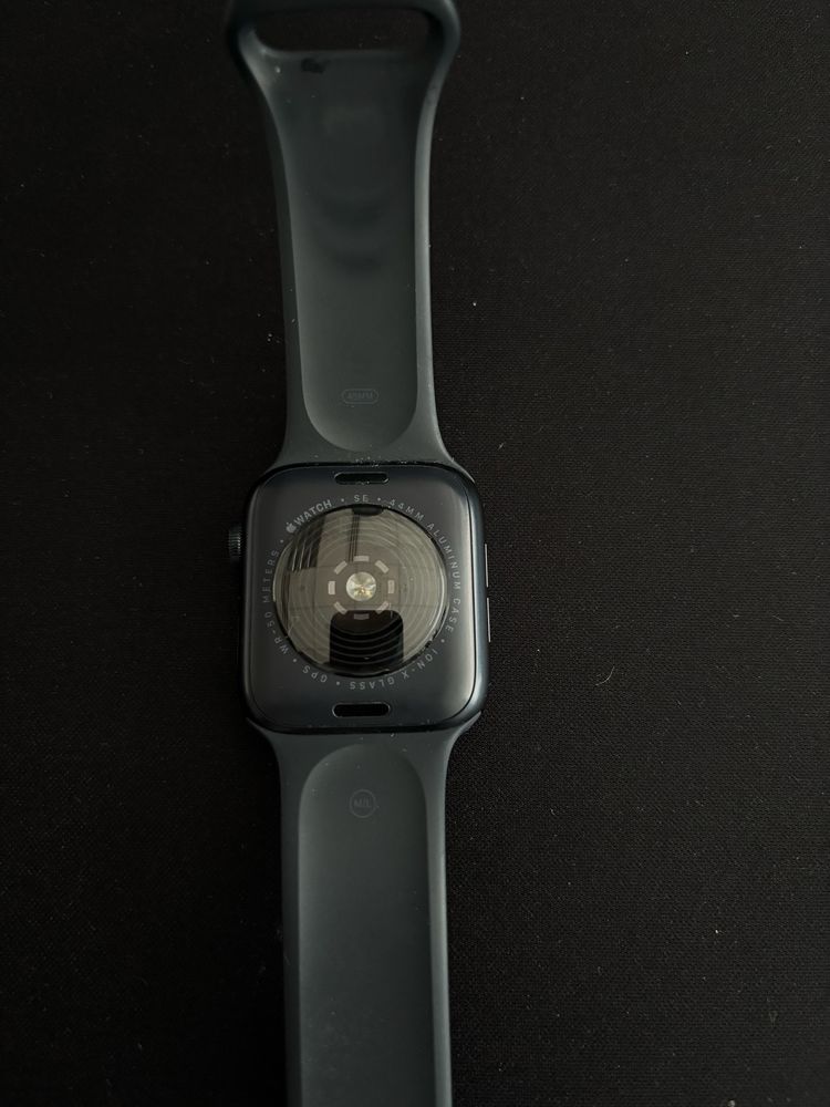 Продам Apple Watch SE 44 мм (GPS, 2‑го поколения)
